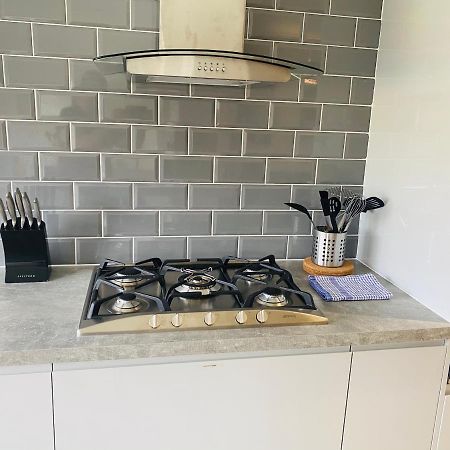 Modern Family Home With Off-Road Parking Cardiff Extérieur photo