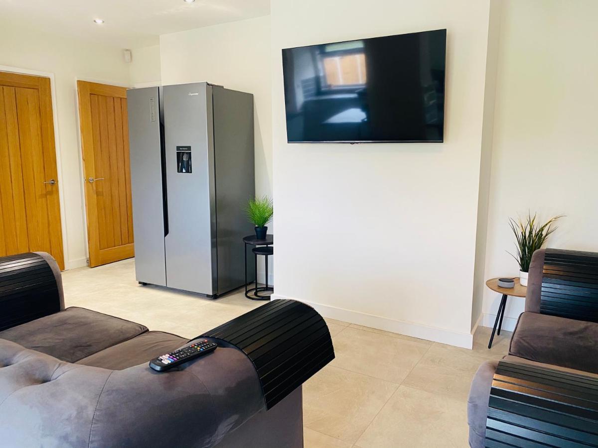Modern Family Home With Off-Road Parking Cardiff Extérieur photo
